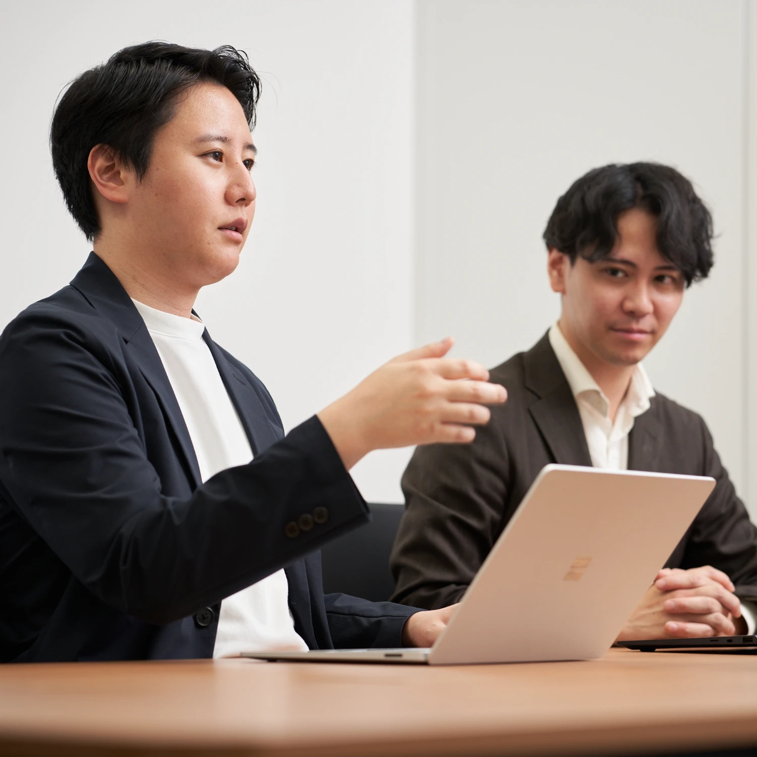 About Us 速く強い戦略と伴走型支援で “短期間で成果を出す” コンサルティング