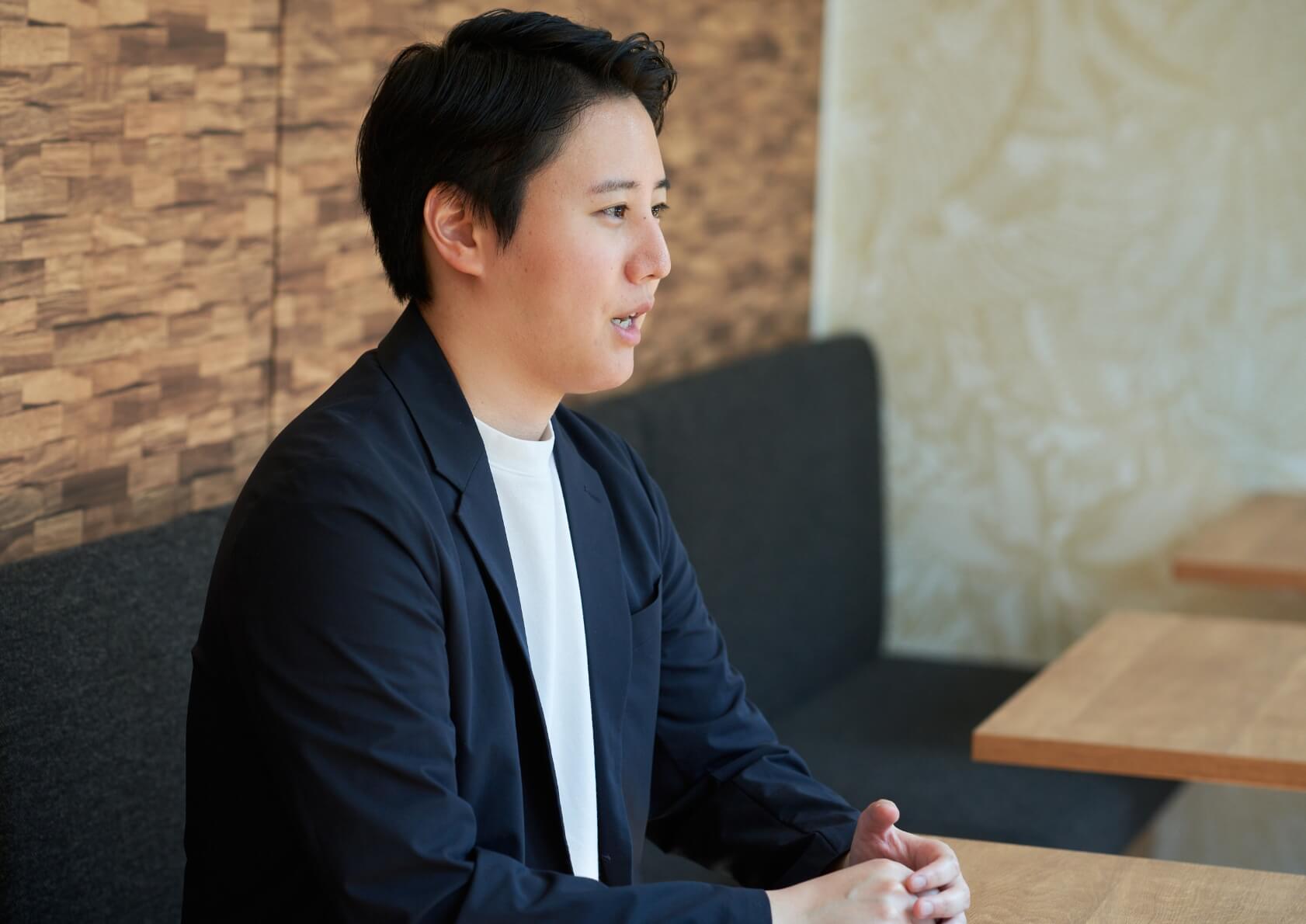 吉松が話している写真