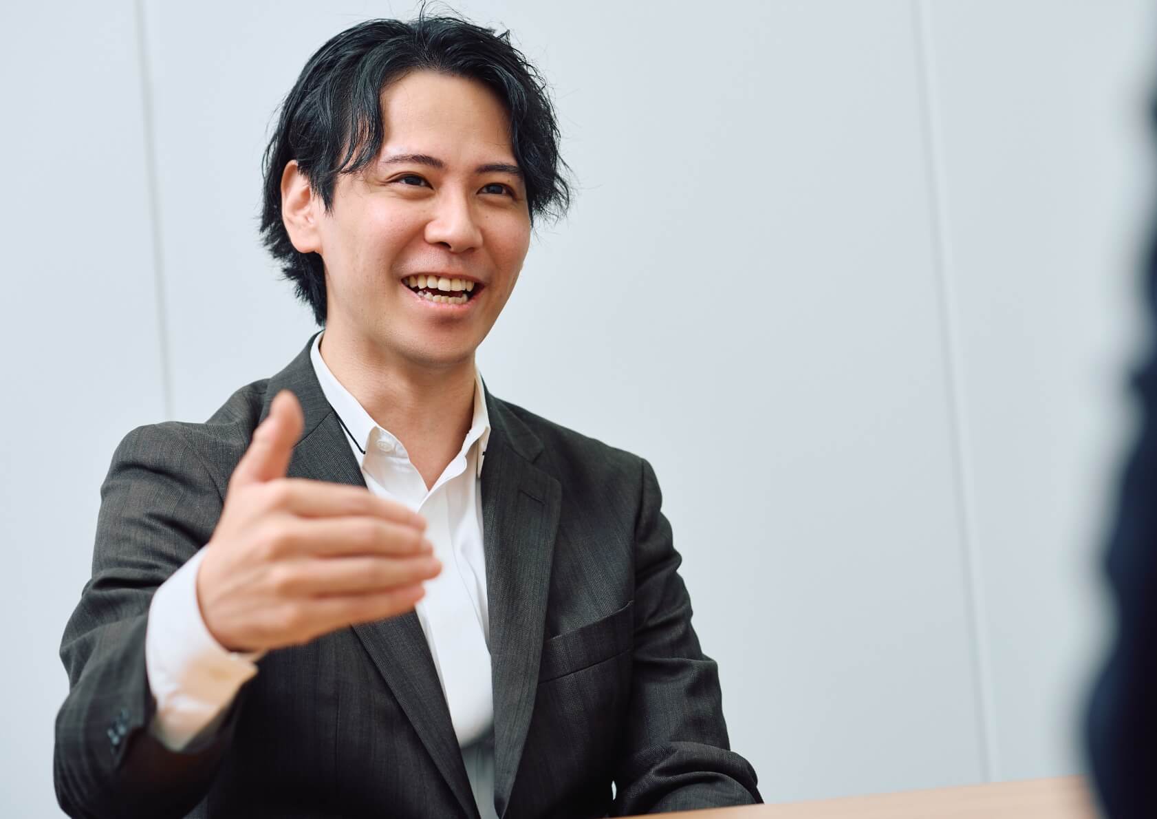 久保が話している写真